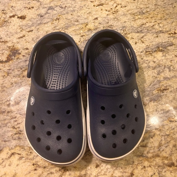 Crocsband shoes, size Men’s 4, Women’s 6. Navy with white soles. - Picture 2 of 5